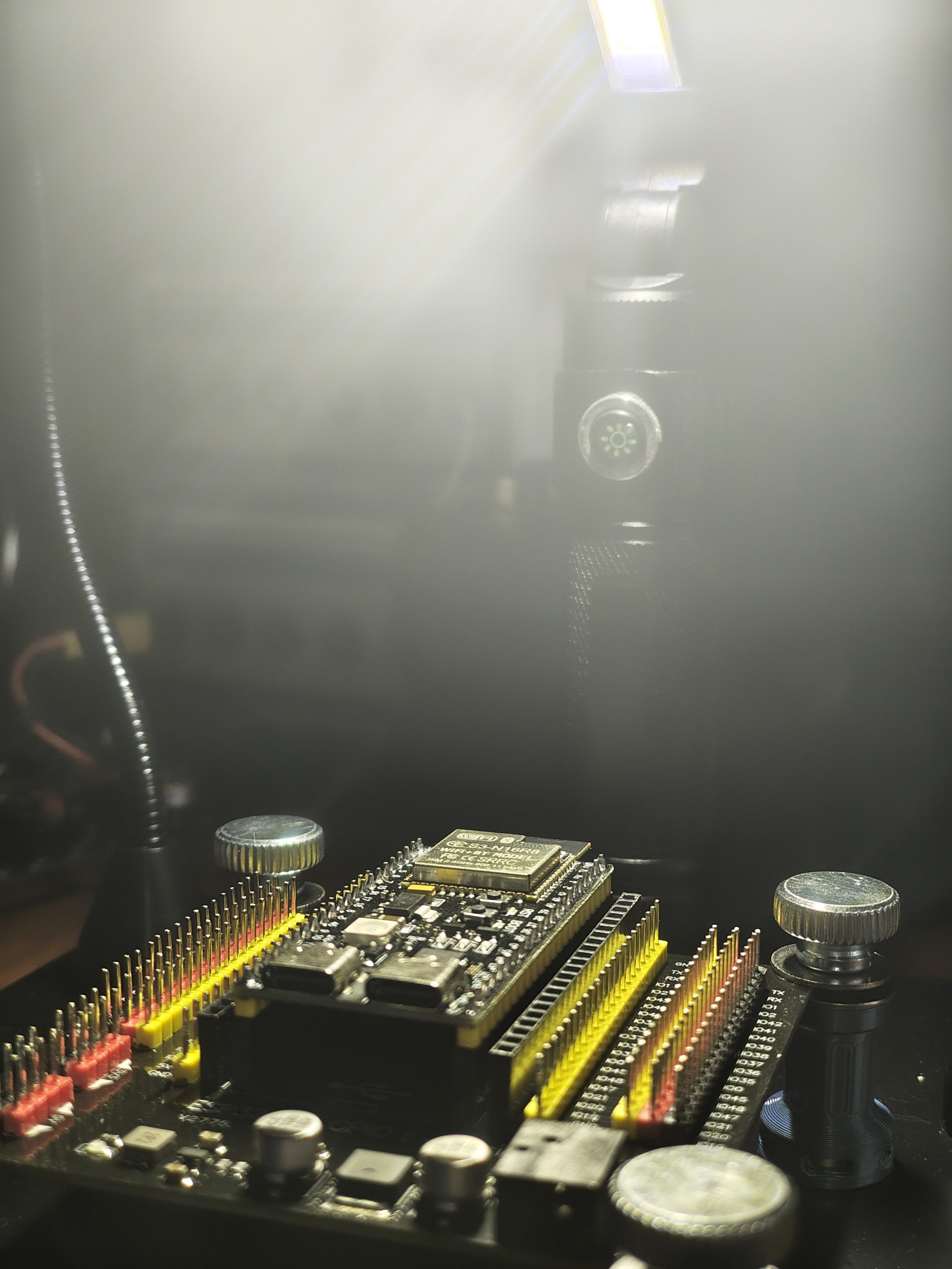 ESP32-S3 微控制器